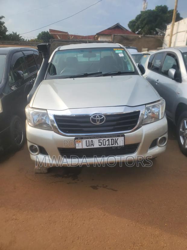 Toyota Hilux 2011 Silver