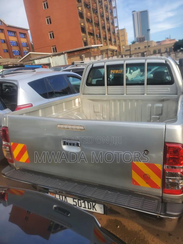 Toyota Hilux 2011 Silver