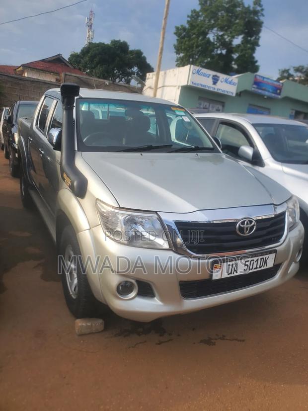 Toyota Hilux 2011 Silver
