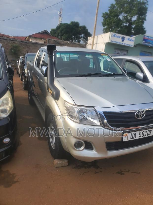 Toyota Hilux 2011 Silver