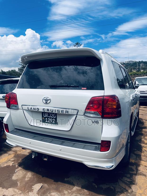 Toyota Land Cruiser 2015 White