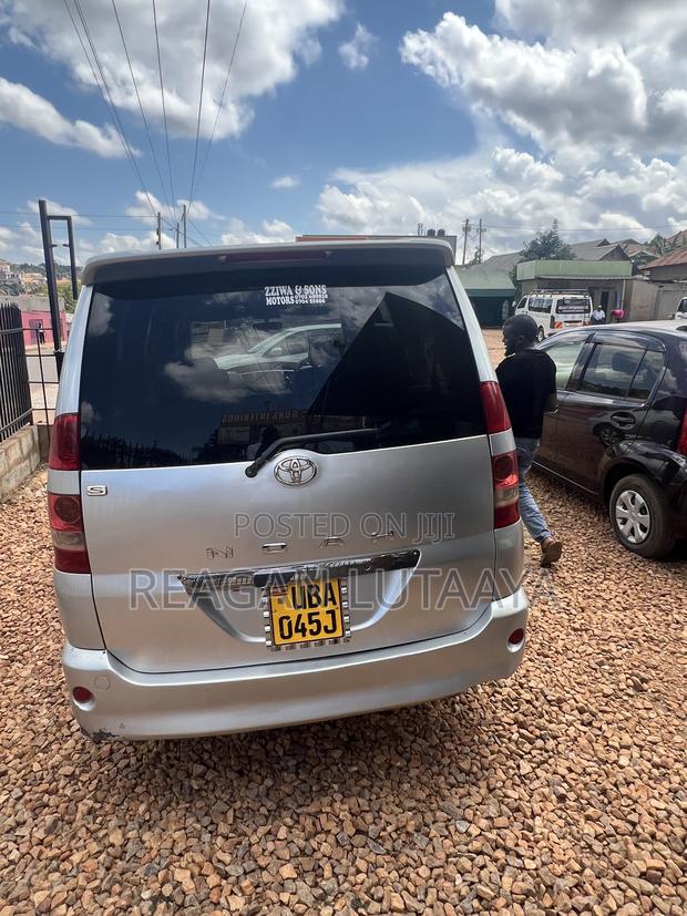 Toyota Noah 2.0 143hp FWD (7 Seater) 2008 Silver