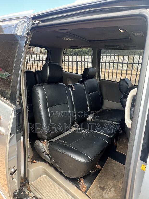 Toyota Noah 2.0 143hp FWD (7 Seater) 2008 Silver