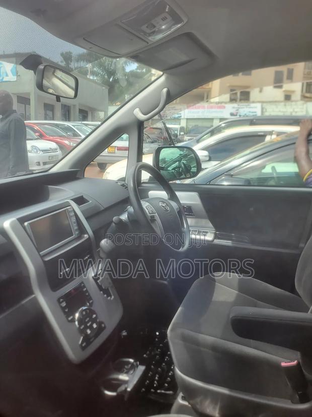 Toyota Noah 2012 Black