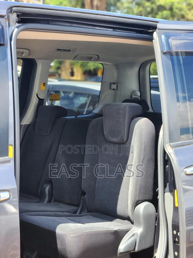 Toyota Noah 2010 Gray