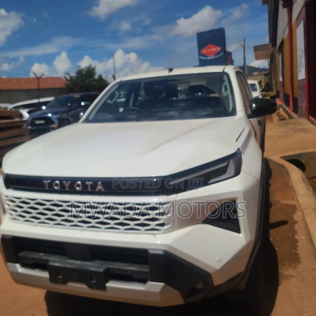 Toyota Hilux 2025 Black