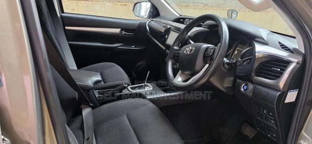 Toyota Hilux 2021 Brown