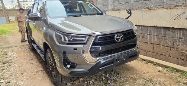 Toyota Hilux 2021 Brown