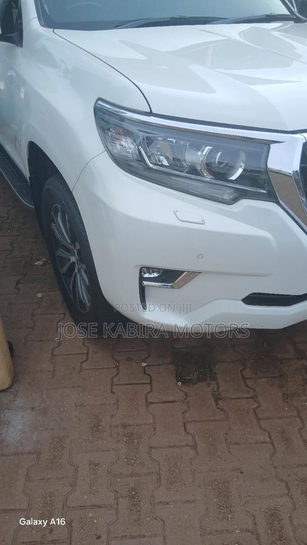 Toyota Land Cruiser Prado 2009 White