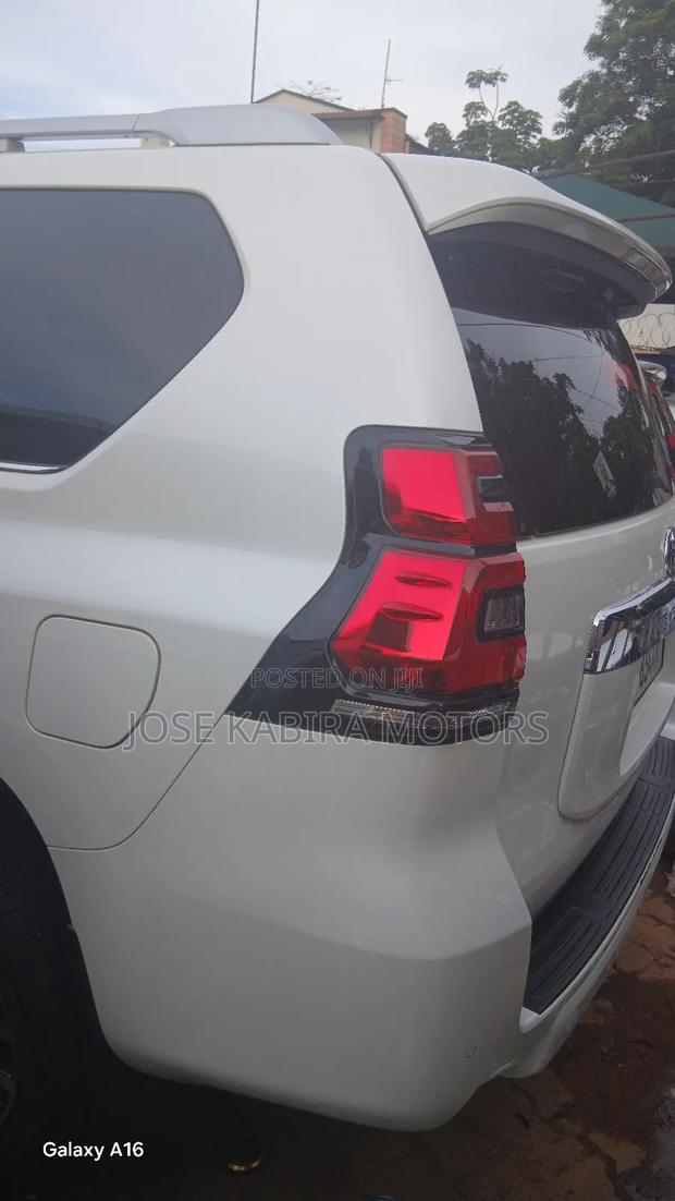 Toyota Land Cruiser Prado 2009 White