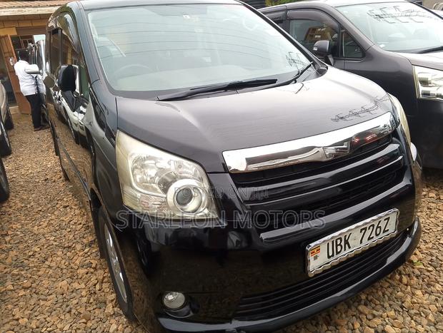 Toyota Noah 2010 Black