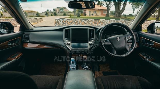 Toyota Crown 2013 Black