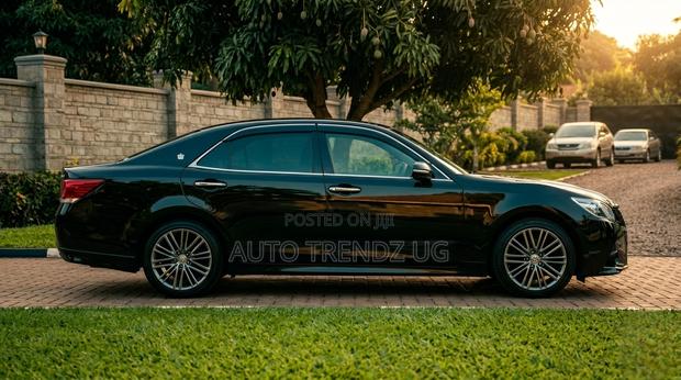 Toyota Crown 2013 Black