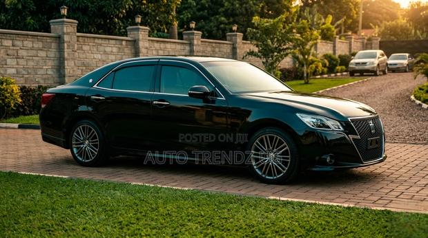 Toyota Crown 2013 Black