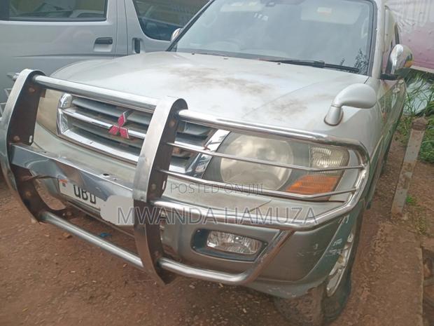 Mitsubishi Pajero 2002 Silver