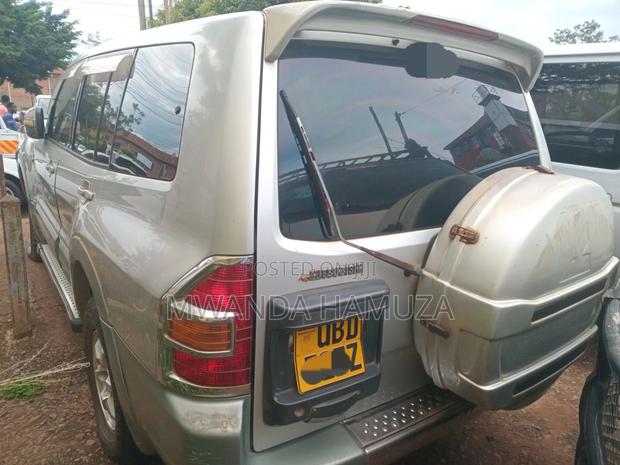 Mitsubishi Pajero 2002 Silver