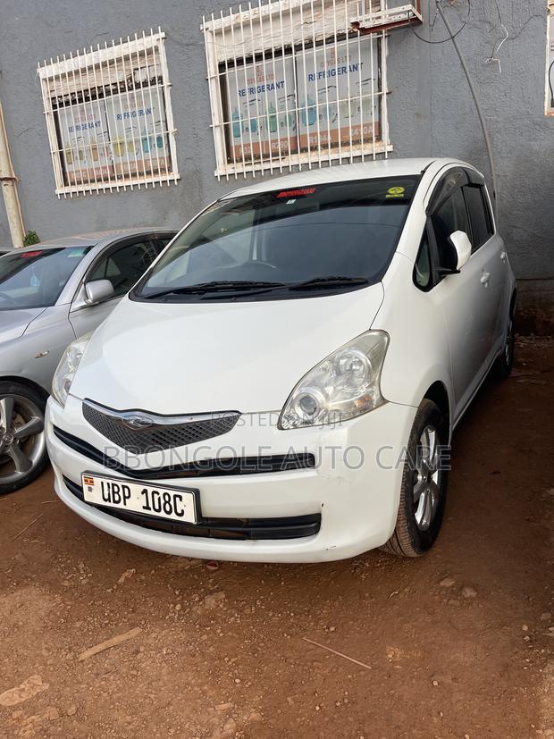 Toyota Ractis 2010 White