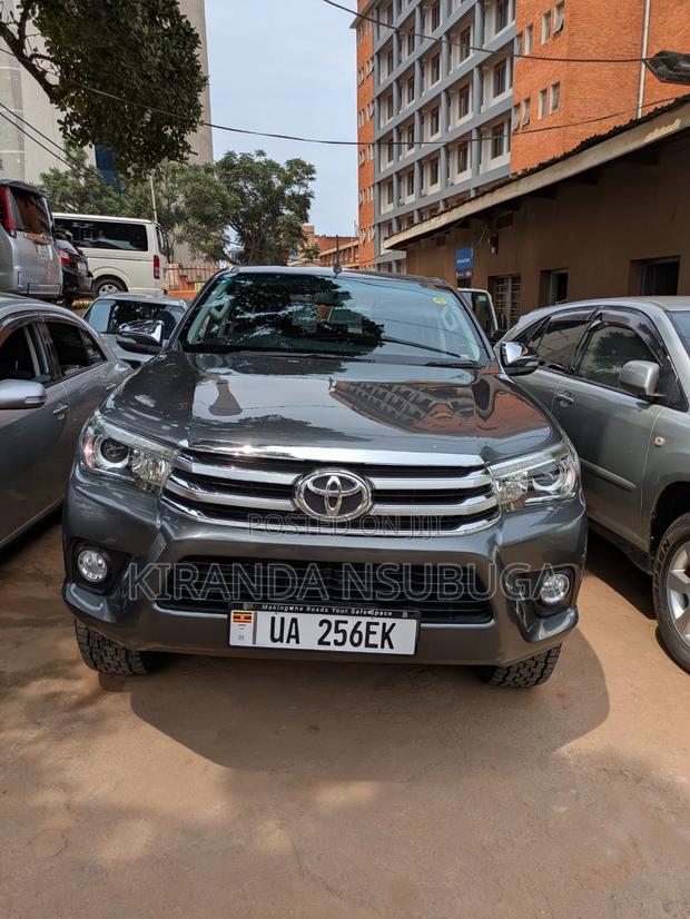 Toyota Hilux 2018 Gray