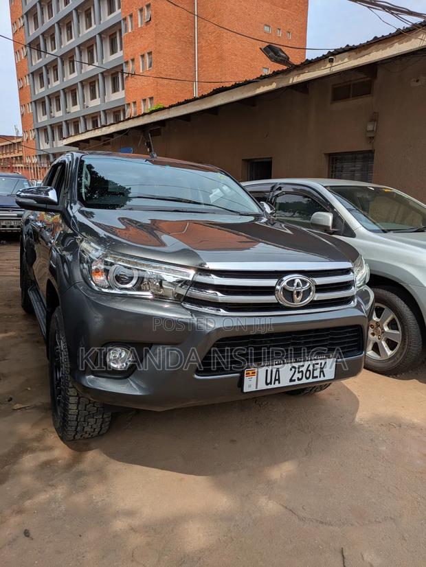 Toyota Hilux 2018 Gray
