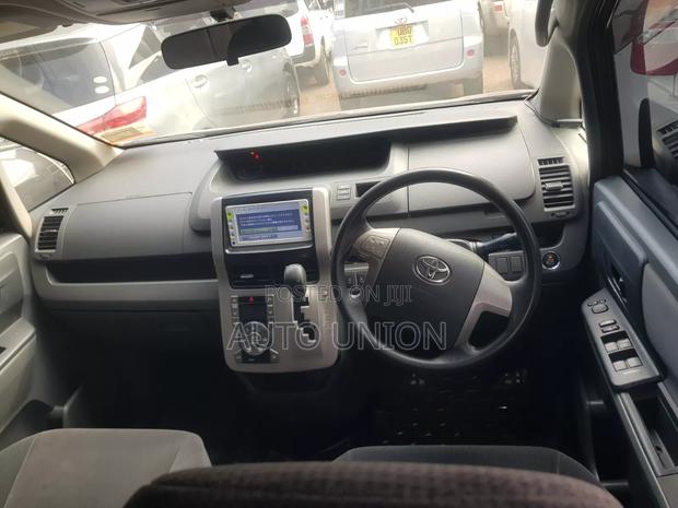 Toyota Noah 2010 Gray