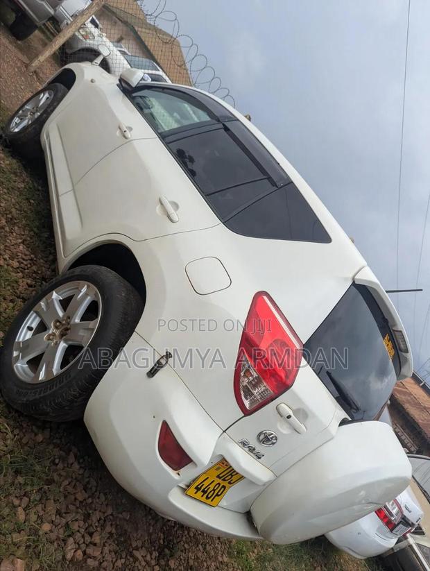 Toyota RAV4 2.5 4x4 2010 White