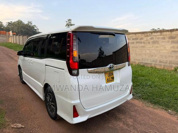 Toyota Noah 2016 White