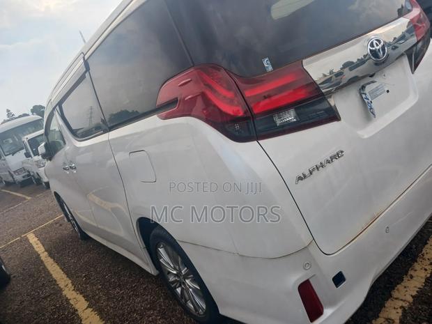 Toyota Alphard 2.5 Petrol AWD 2019 White