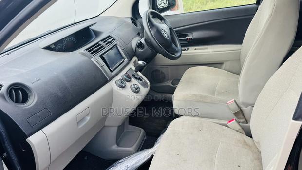 Toyota Passo Sette 1.5 FWD 2012 Black
