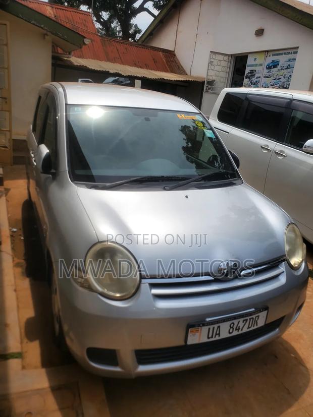 Toyota Sienta 2008 Silver