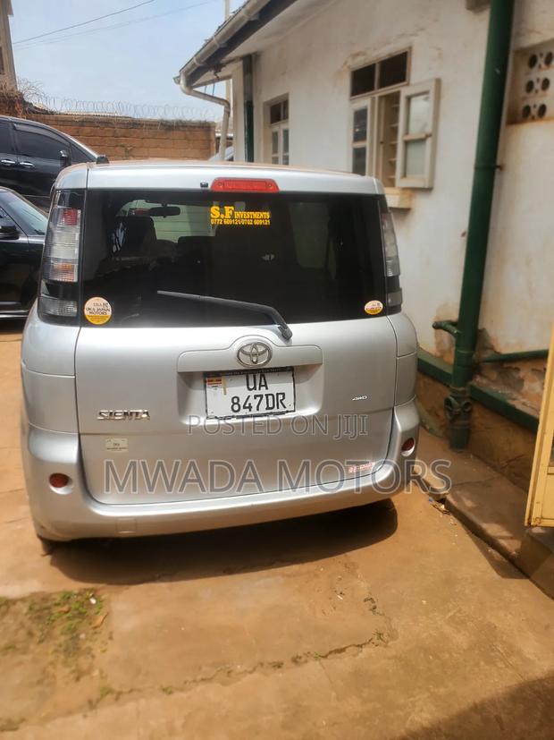 Toyota Sienta 2008 Silver