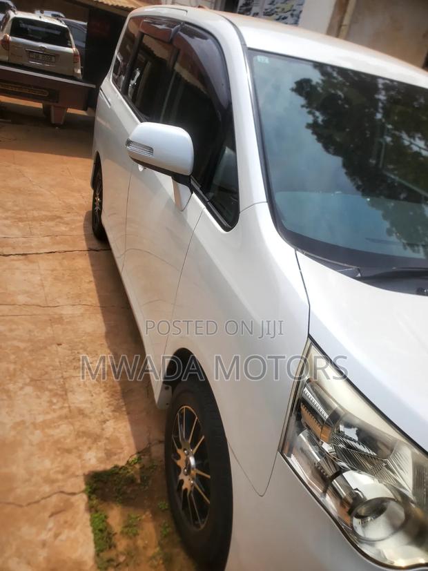Toyota Noah 2011 White