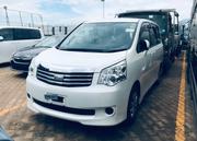 Toyota Noah 2.0 143hp AWD (8 Seater) 2013 White for sale
