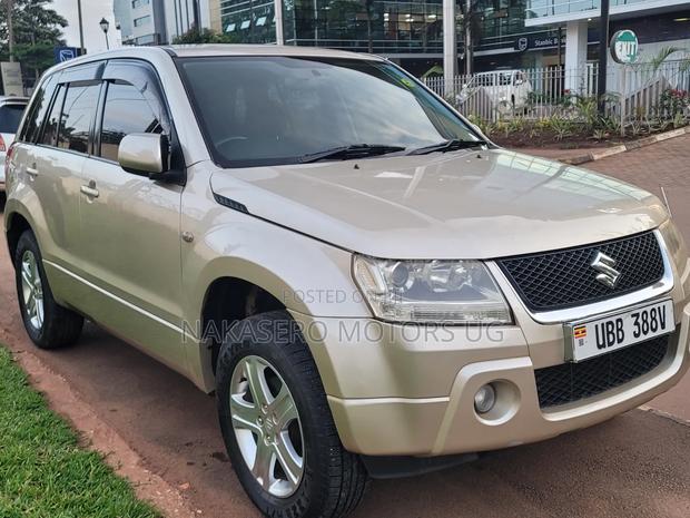 Suzuki Escudo 2010 Gold