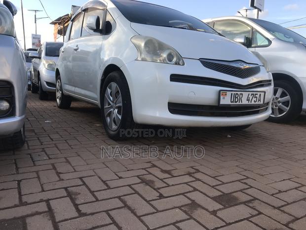 Toyota Ractis 2009 White