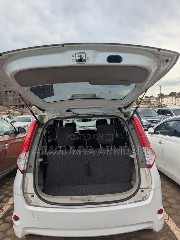 Toyota Passo Sette 1.5 AWD 2012 White
