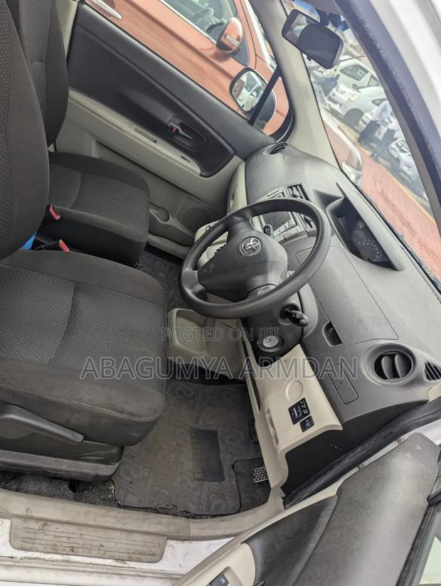 Toyota Passo Sette 1.5 AWD 2012 White