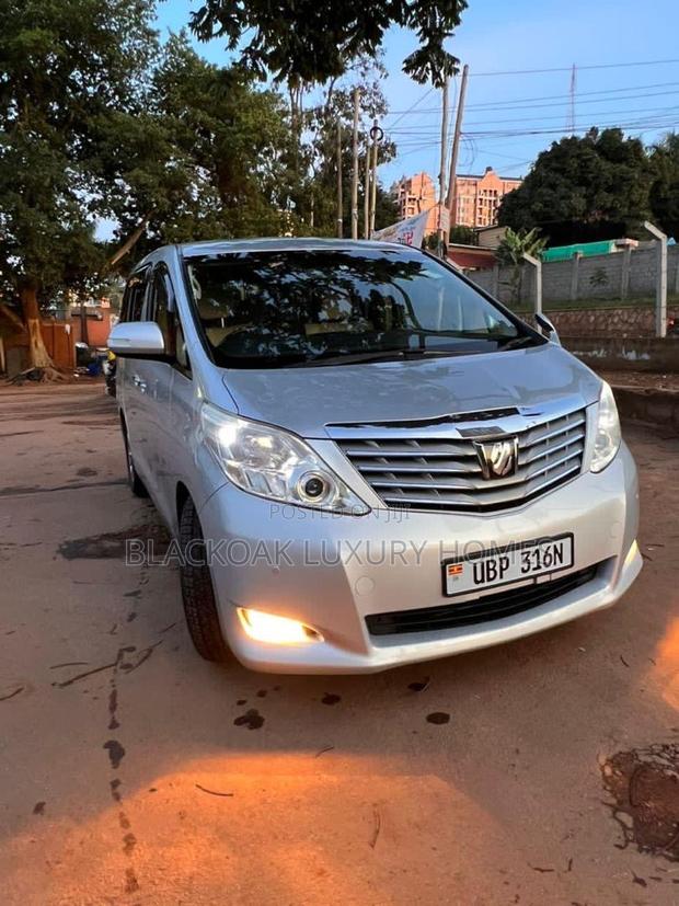 Toyota Alphard 2.4 Petrol AWD 2009 Silver