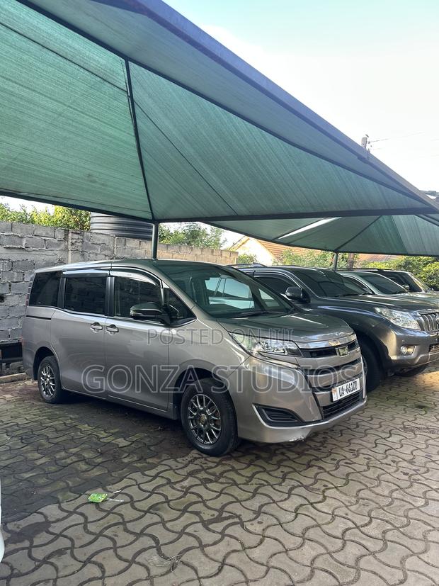 Toyota Noah 2.0 FWD (7 Seater) 2017 Gray