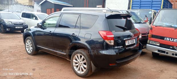 Toyota Vanguard 2011 Black