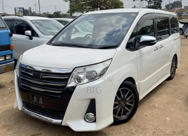 Toyota Noah 2.0 FWD (7 Seater) 2016 White