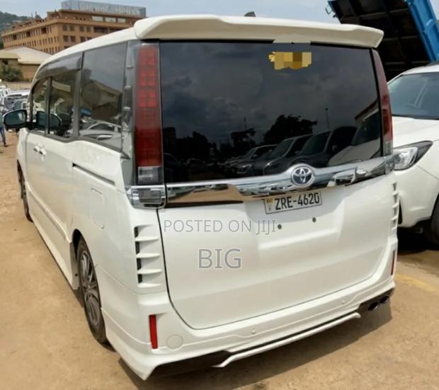 Toyota Noah 2.0 FWD (7 Seater) 2016 White