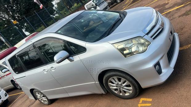 Toyota Noah 2.0 158hp AWD (8 Seater) 2013 Silver