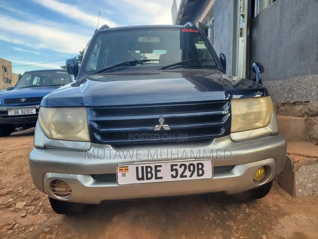 Mitsubishi Pajero IO 2005 Blue