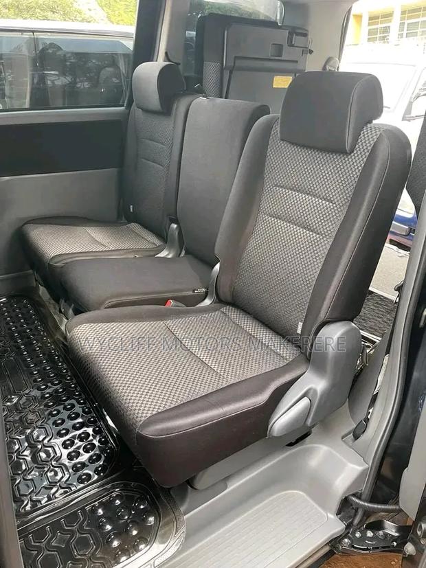 Toyota Noah 2010 Silver