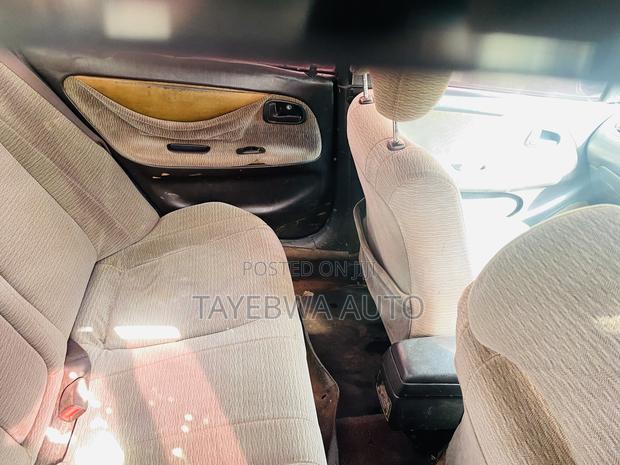 Toyota Corolla 1998 White