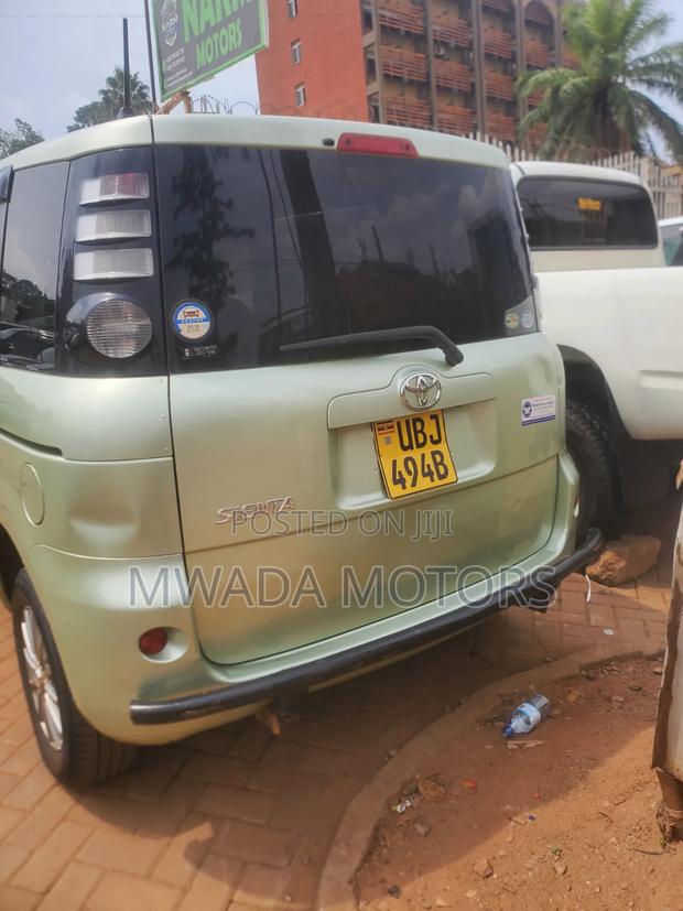 Toyota Sienta 2008 Green