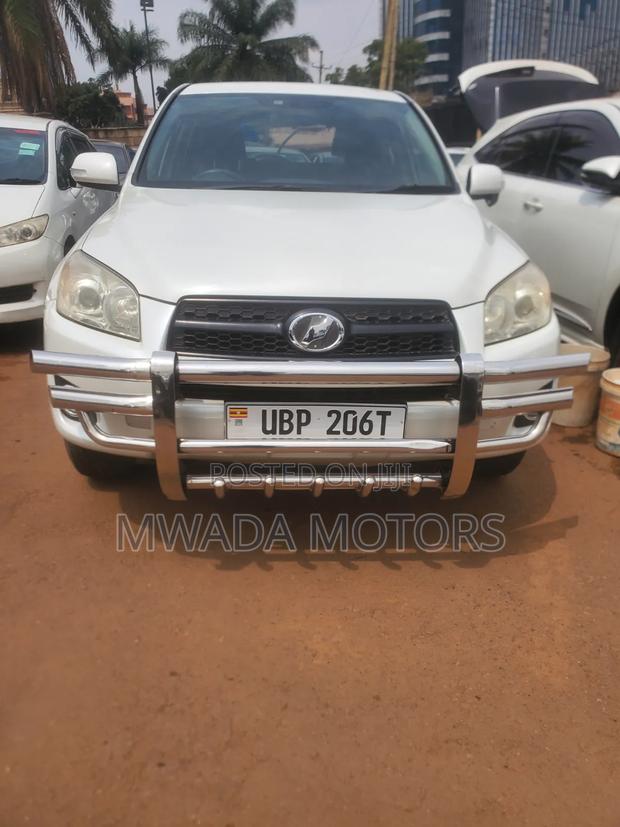 Toyota RAV4 2010 White