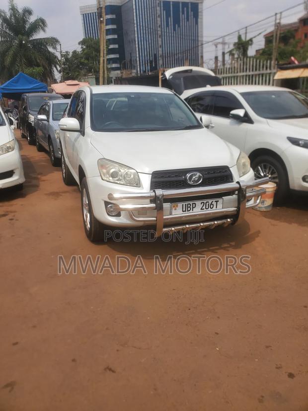 Toyota RAV4 2010 White