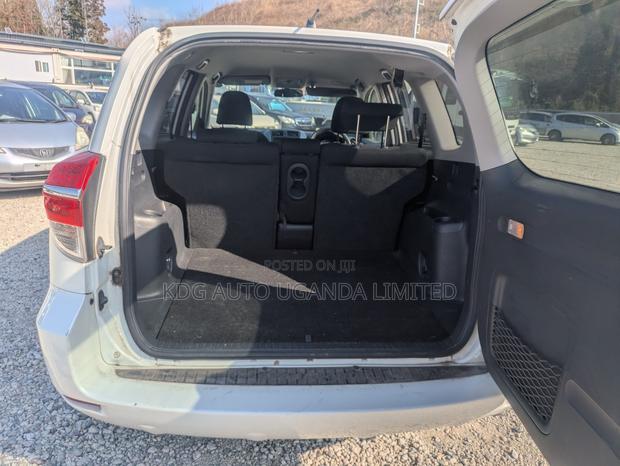 Toyota Vanguard 2011 Pearl