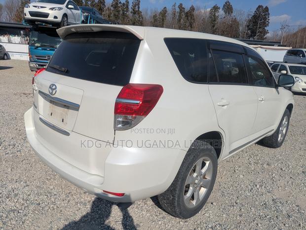 Toyota Vanguard 2011 Pearl